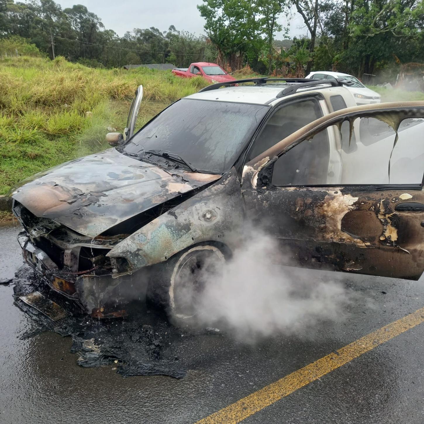 VEICULO FIAT STRADA PEGA FOGO