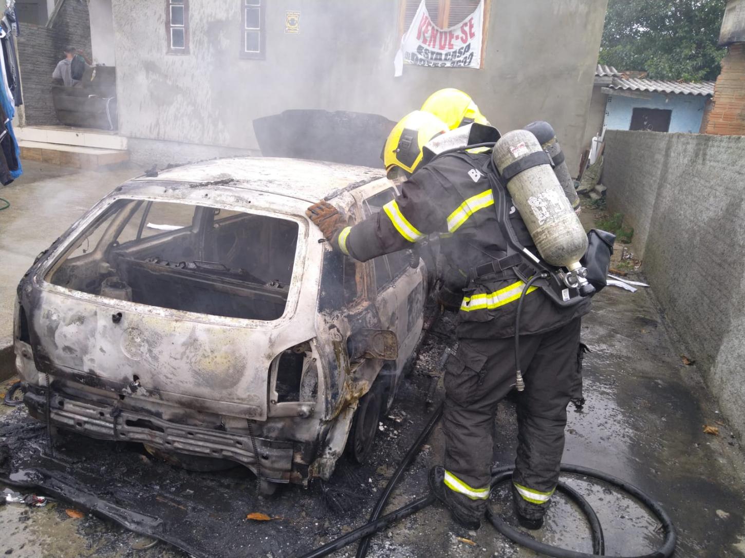 Carro Pega Fogo 