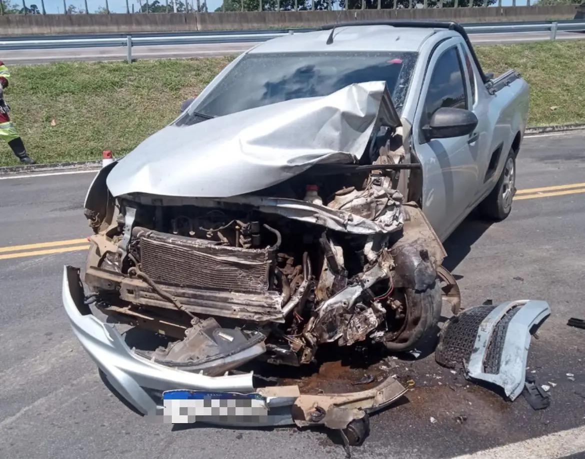 COLISÃO NA BR-101: MOTOCICLISTA FICA FERIDO APÓS ACIDENTE COM CAMINHONETE EM SANTA ROSA DO SUL