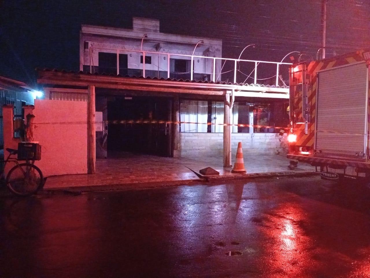 Incêndio atinge cozinha de estabelecimento comercial em Passo de Torres