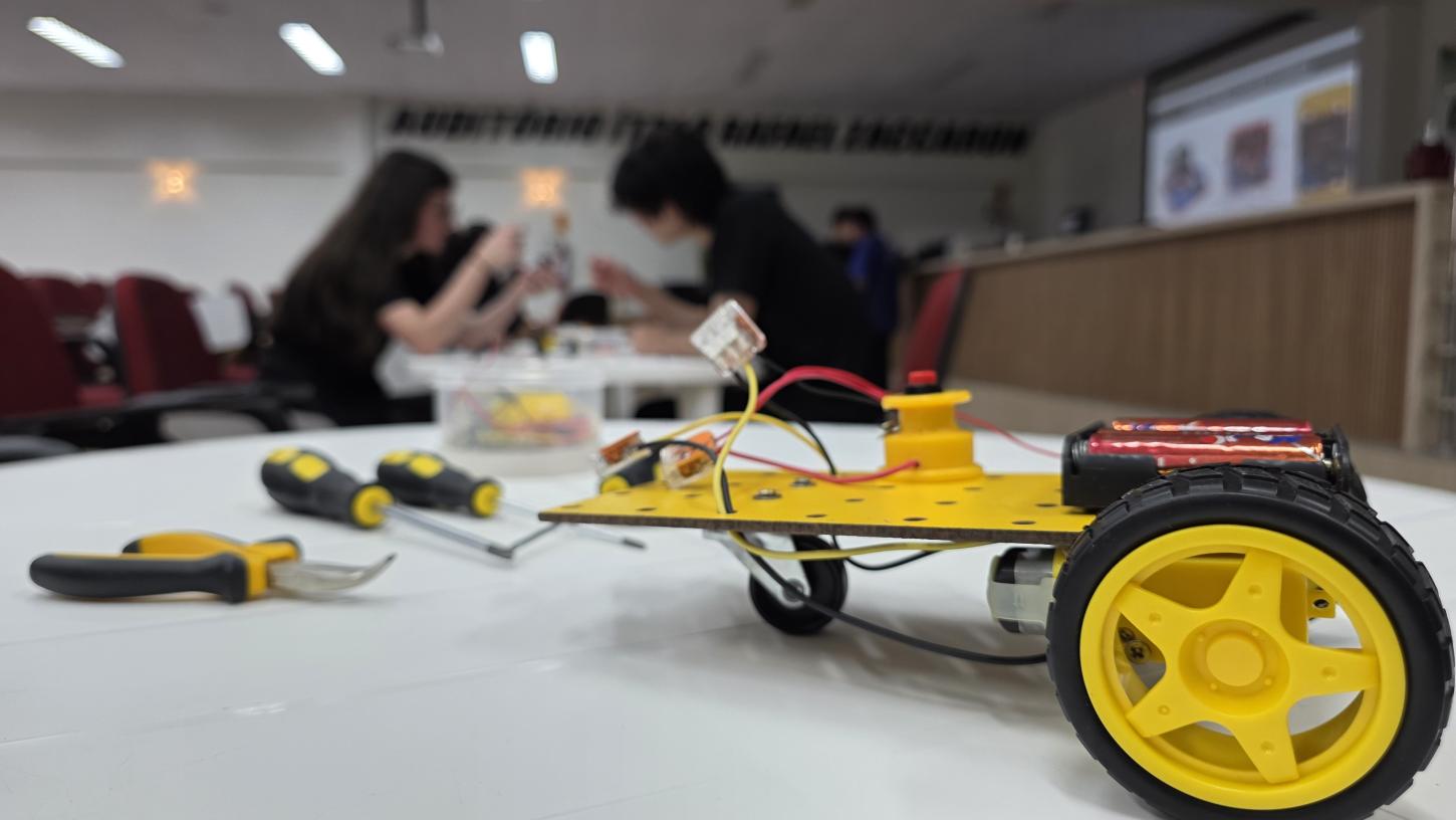 Jovens Cooperativistas transformam aprendizado em ação e constroem o futuro com robótica e cooperação