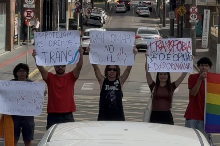 Protesto de estudantes em escola cívico-militar de Tubarão termina em confusão