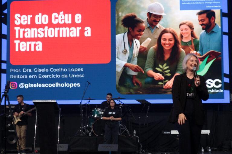 Reitora em exercício da Unesc palestra para mais de 2 mil jovens no Dia Nacional da Juventude