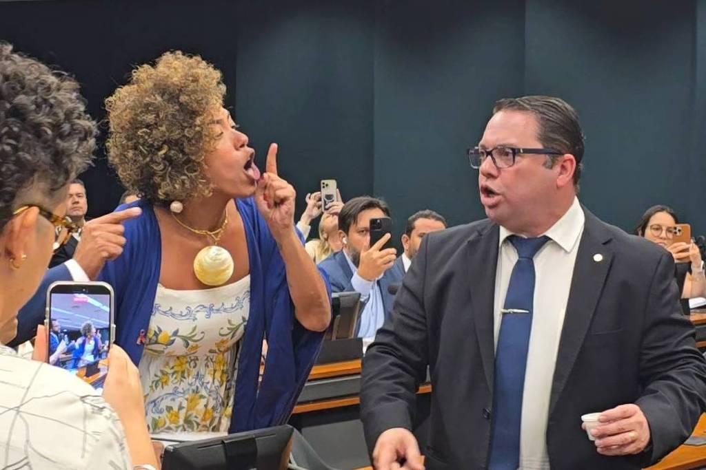 Sessão da Câmara termina em confusão após operação mais letal da história do Rio de Janeiro