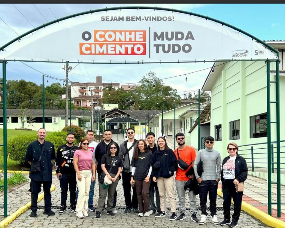 Unibave recebe comitiva de estudantes da Colômbia para intercâmbio acadêmico