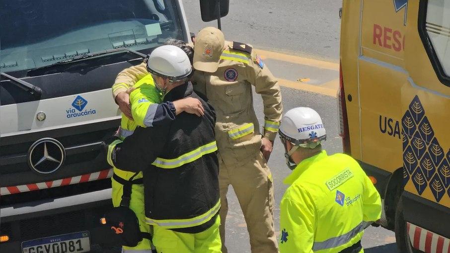 Vídeo: socorristas se emocionam após morte de criança em grave acidente no Paraná