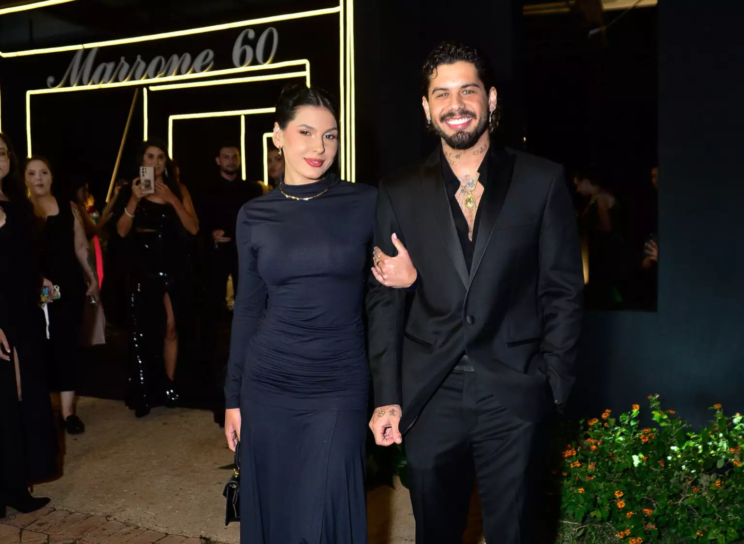 Ana Castela e Zé Felipe chegam deslumbrantes ao aniversário de Marrone