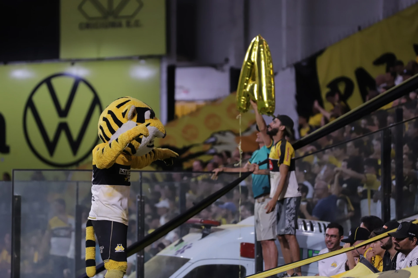 Criciúma prepara festa e mobilização antes de duelo decisivo contra o Botafogo-SP