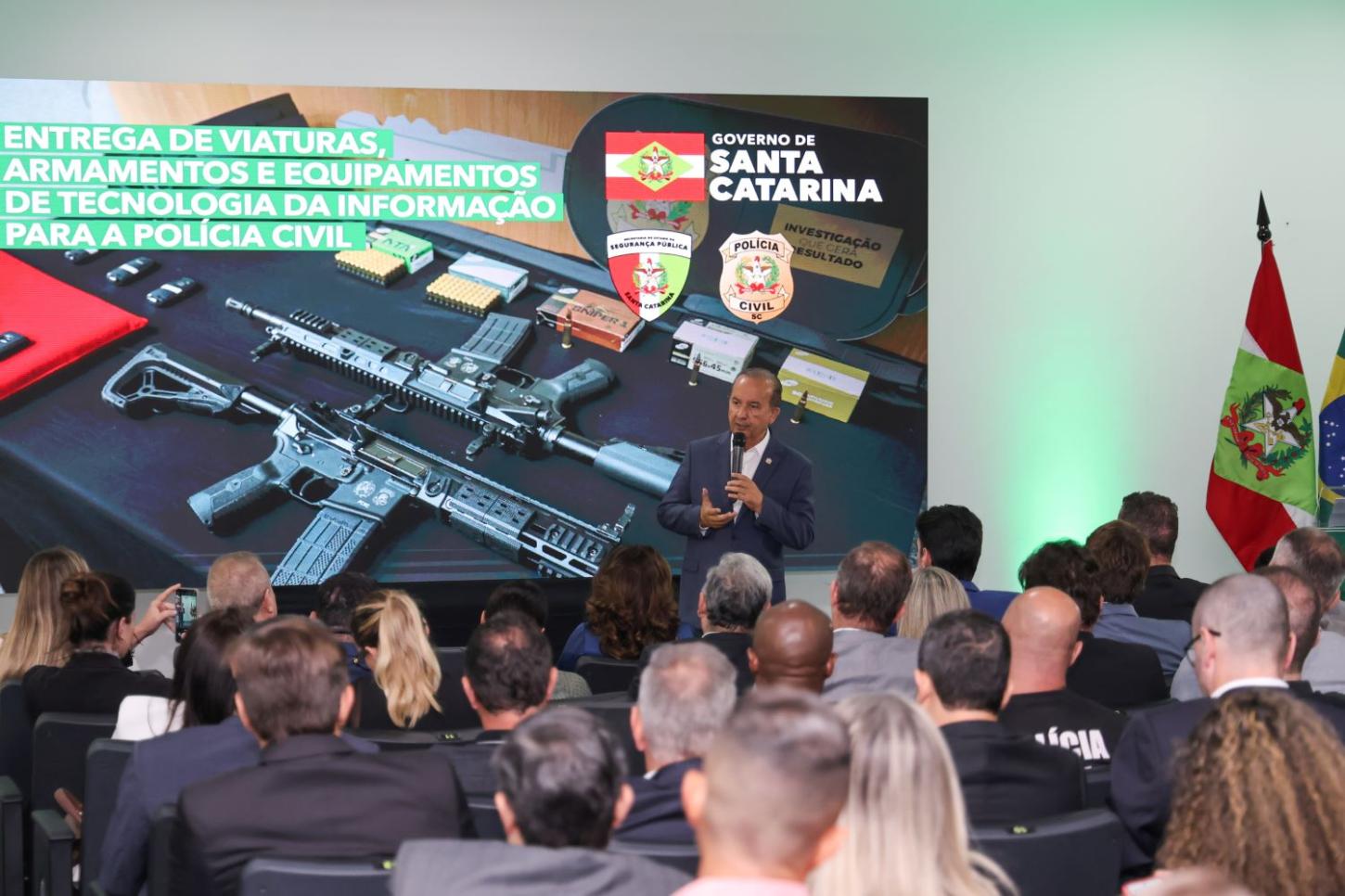 Governador entrega investimento de R$ 23 milhões em viaturas e armamentos para a Polícia Civil e anuncia 26 novas delegacias de atendimento à mulher