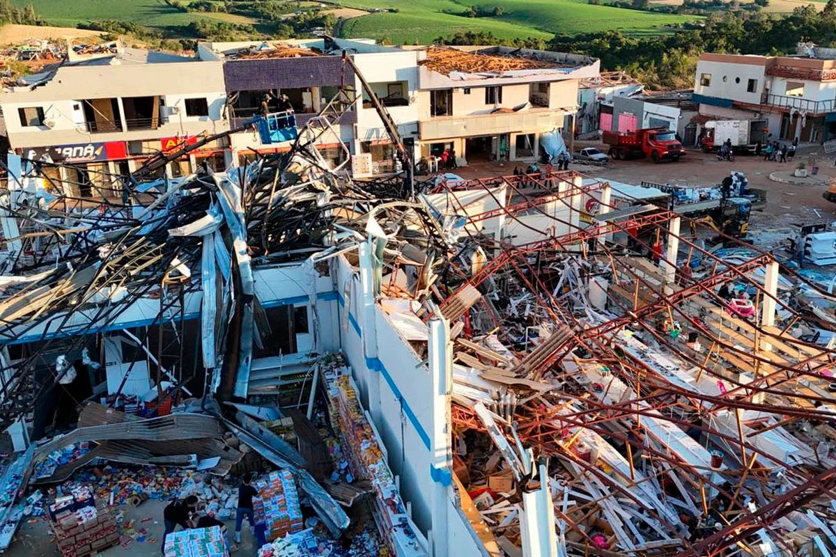Governo libera R$ 15 milhões para reconstrução de escola e ginásio destruídos por tornado no Paraná