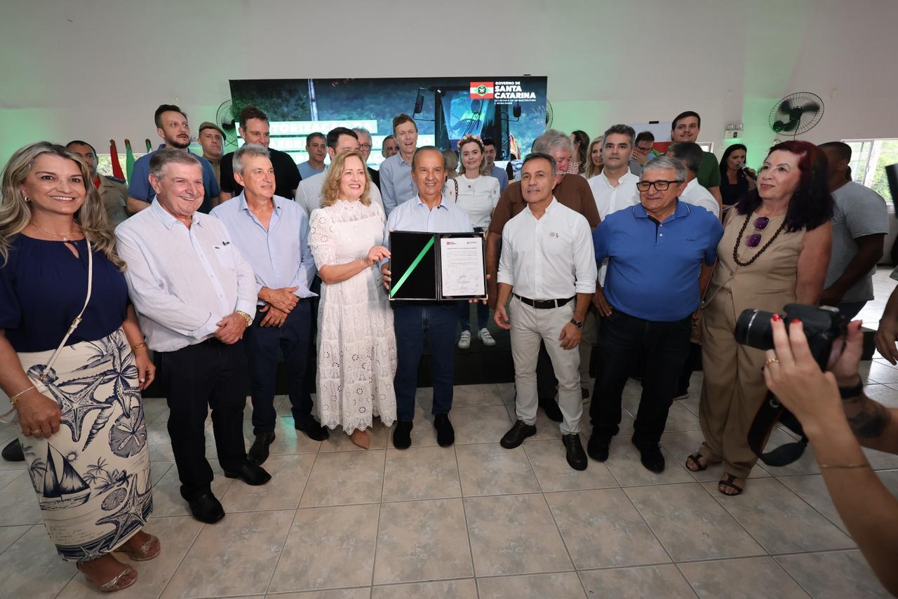 Jorginho Mello anuncia pavimentação da Rodovia dos Mineiros em Urussanga