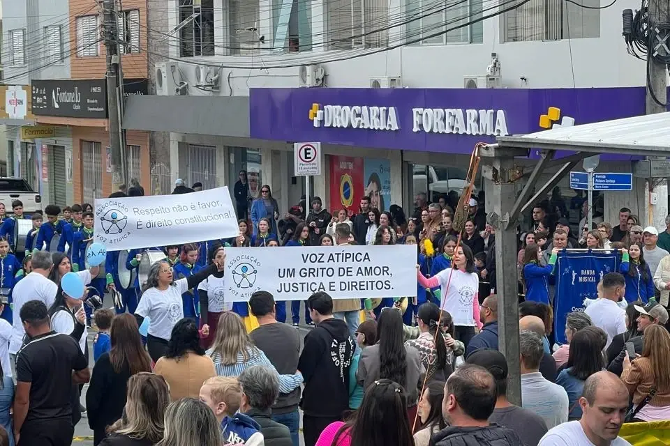 Associação Voz Atípica denuncia precarização no atendimento a crianças com TEA em Cocal do Sul