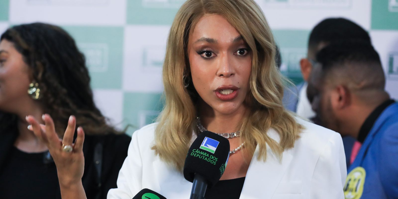 Ministério das Comunicações investiga Ratinho por discurso transfóbico