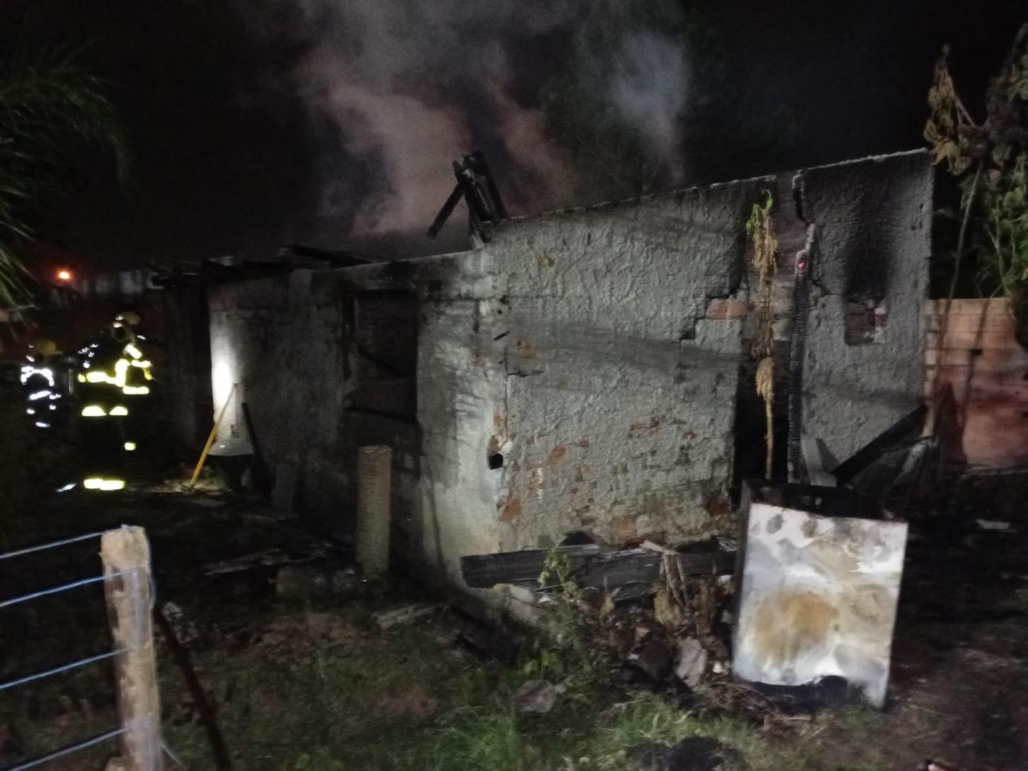 CASA PEGA FOGO EM COCAL DO SUL