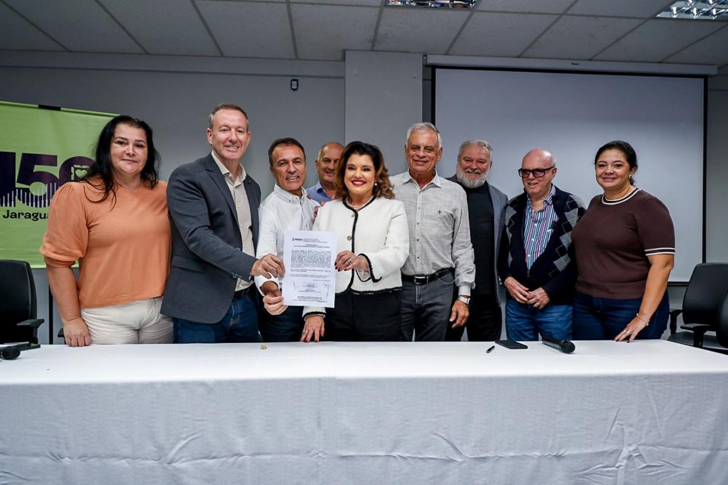 Governo do Estado assina ordem de serviço para construção de ponte que unirá Jaraguá do Sul e Schroeder