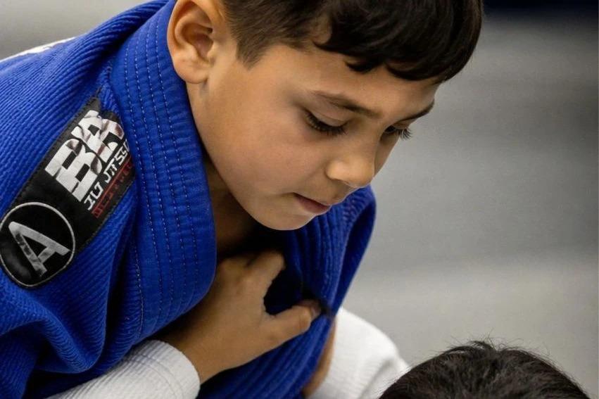 Cocal do Sul inicia jiu-jitsu inclusivo para crianças neurodivergentes