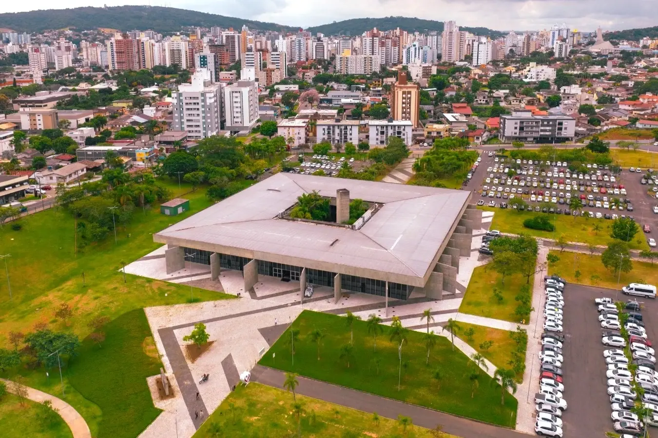 TRT nega pedido da Afasc e mantém greve dos professores do ICIS em Criciúma