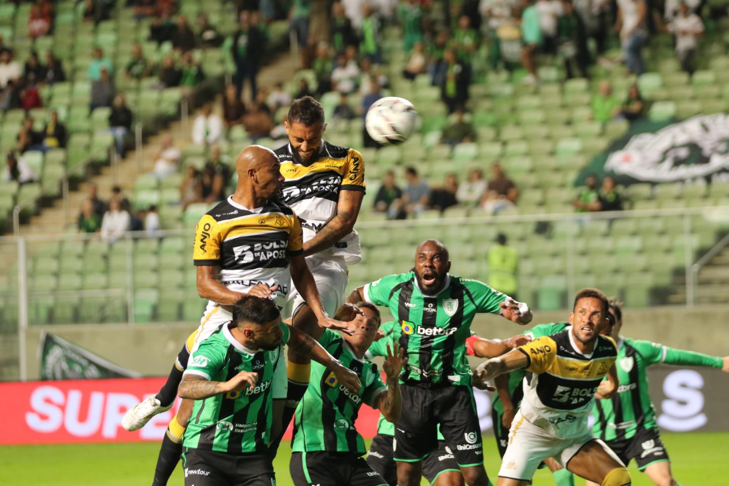 Criciúma vence o América-MG fora de casa e entra na briga pelo G-4 da Série B