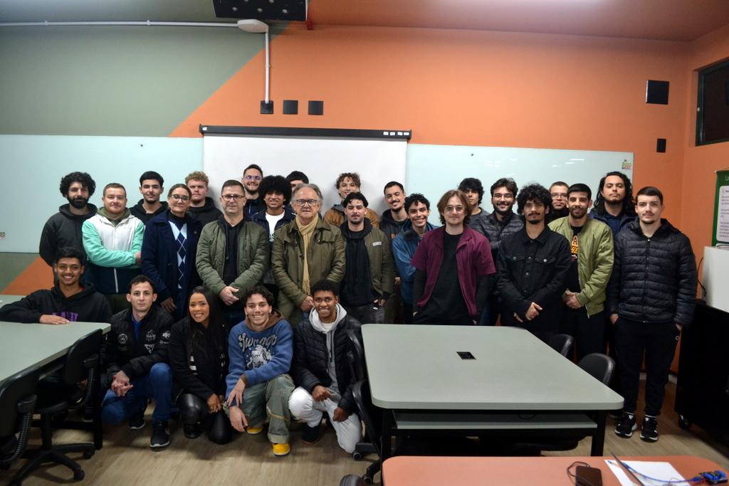 Acadêmicos de Ciência da Computação usam a tecnologia para dar voz às crianças autistas da Apae