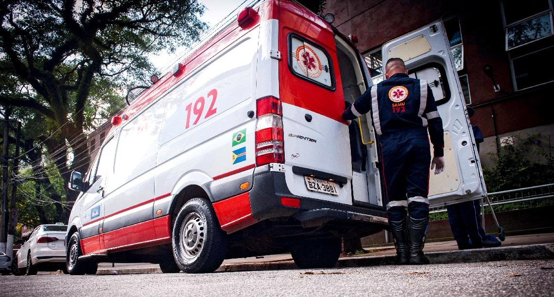 Colisão entre dois carros deixa uma vítima presa às ferragens em Içara