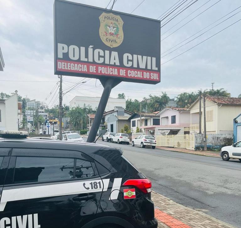 Homem é preso por tráfico de drogas, falsa identidade e resistência à prisão em Cocal do Sul
