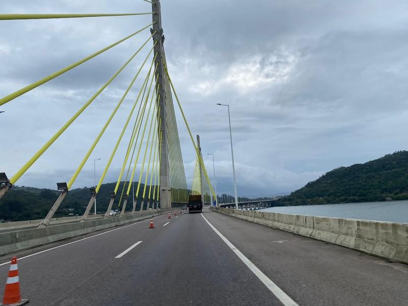 Ponte Anita Garibaldi é interditada na BR-101 em Laguna para avaliação da estrutura