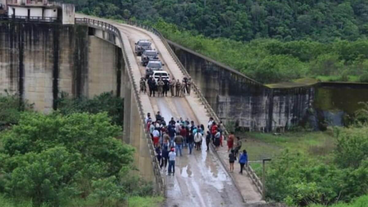 Tensão marca visita de Jorginho Mello à Barragem de José Boiteux após cobrança de lideranças indígenas