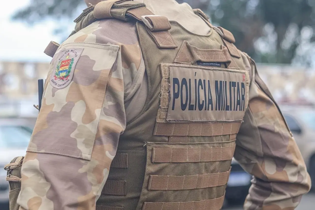 Um homem, de 27 anos, foi preso nessa segunda-feira, dia 3, após a Polícia Militar