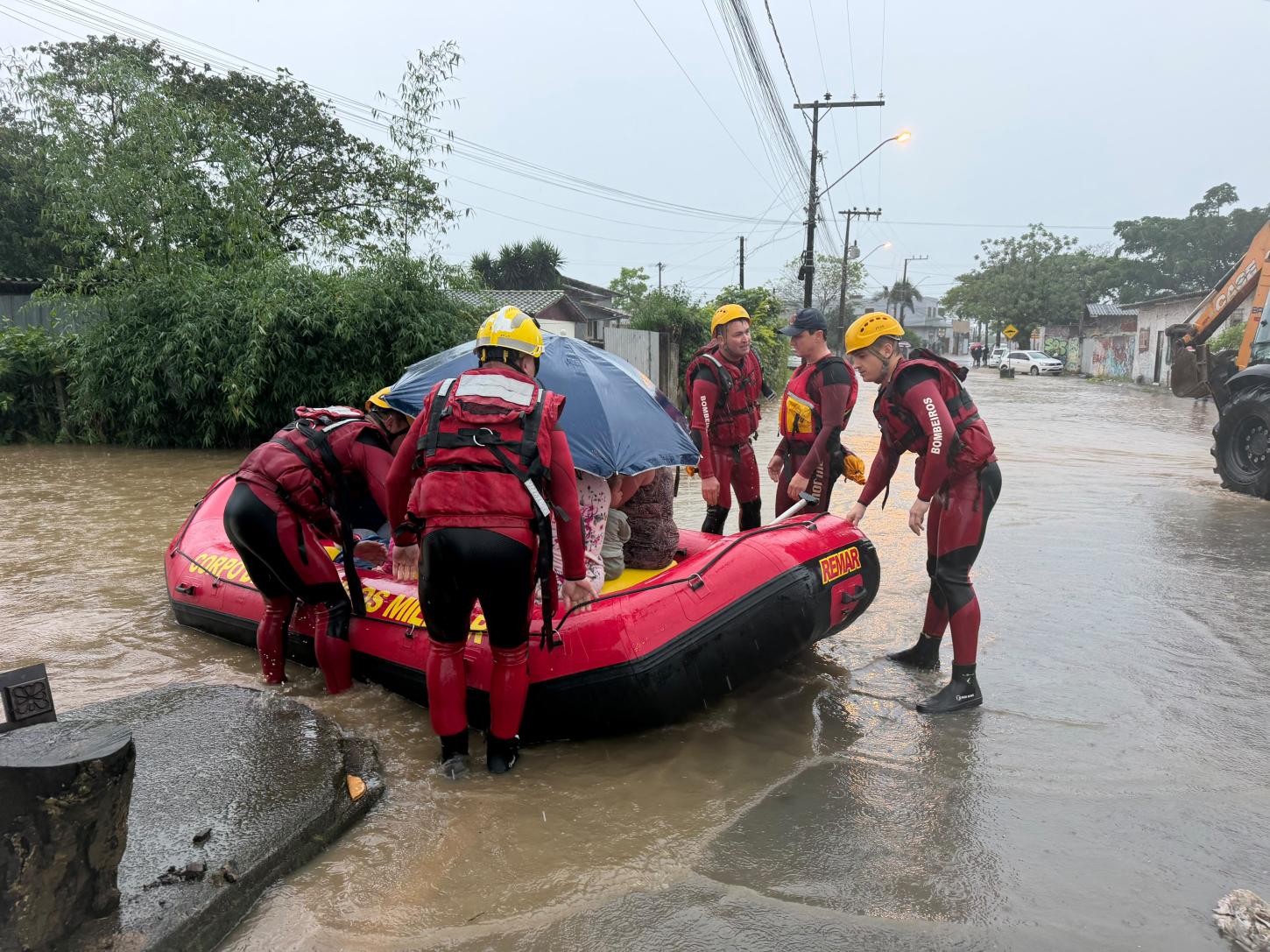 CHUVAS NA REGIÃO DE CRICIÚMA: ALAGAMENTOS, RIOS TRANSBORDAM E COMUNIDADES EM ALERTA NESTA SEGUNDA-FEIRA