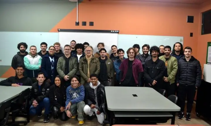 Acadêmicos de Ciência da Computação usam a tecnologia para dar voz às crianças autistas da Apae