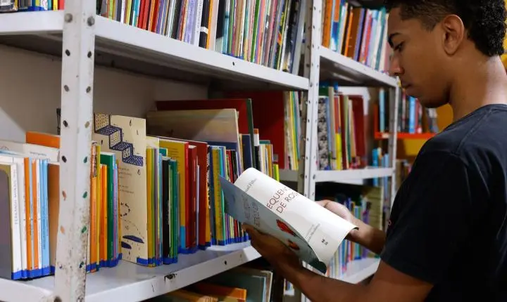 Alerj aprova formação de jovens para promover leitura e escrita no RJ