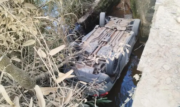 Após saída de pista, carro cai em rio em Grão-Pará