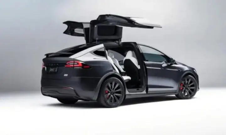 Araranguaense é o primeiro brasileiro a consertar uma bateria Tesla