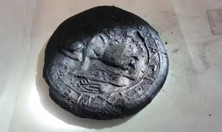 Arqueólogos descobrem pão de comunhão de 1.300 anos com imagem de Cristo na Turquia