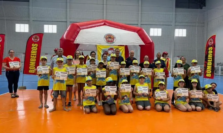Bombeiros formam mais de 140 golfinhos em Cocal do Sul