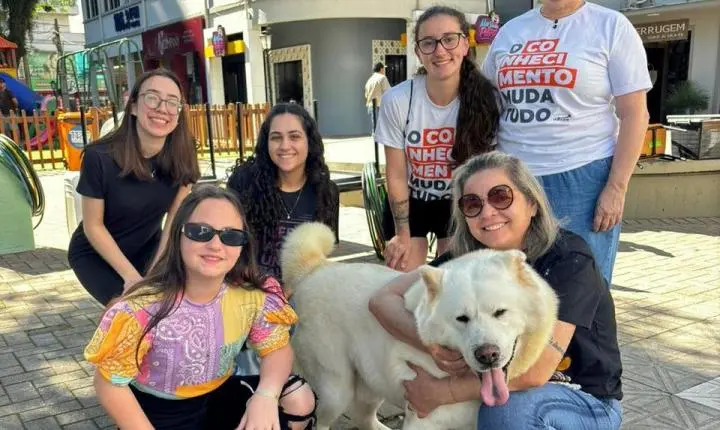 Cães são adotados durante ação especial do Dia das Crianças em Orleans
