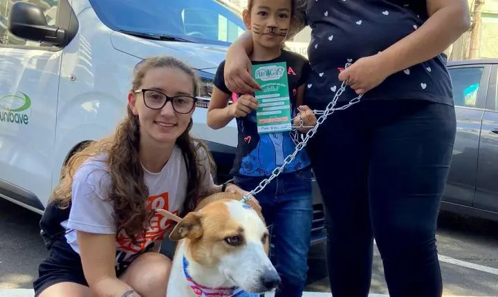 Cães são adotados durante ação especial do Dia das Crianças em Orleans