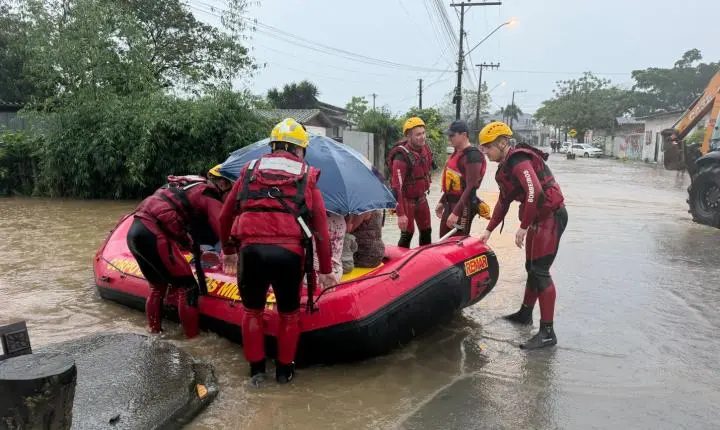 CHUVAS NA REGIÃO DE CRICIÚMA: ALAGAMENTOS, RIOS TRANSBORDAM E COMUNIDADES EM ALERTA NESTA SEGUNDA-FEIRA