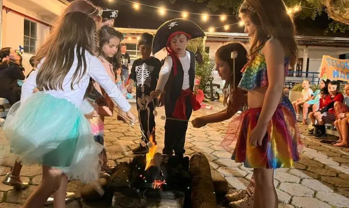 Colégio Unibave realiza terceira edição da “Noite Encantada”