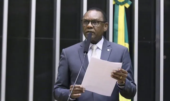 Comissão aprova criação de programa nacional contra o etarismo