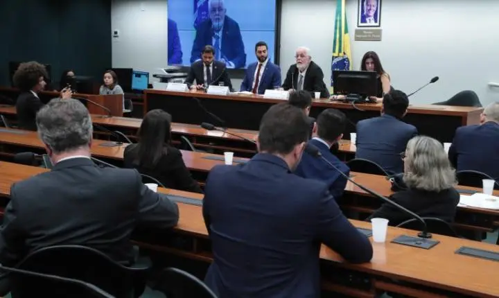 Comissão de saúde avalia estágio de retomada da produção nacional de medicamentos