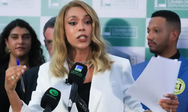 Deputada Erika Hilton processa Ratinho por discurso transfóbico