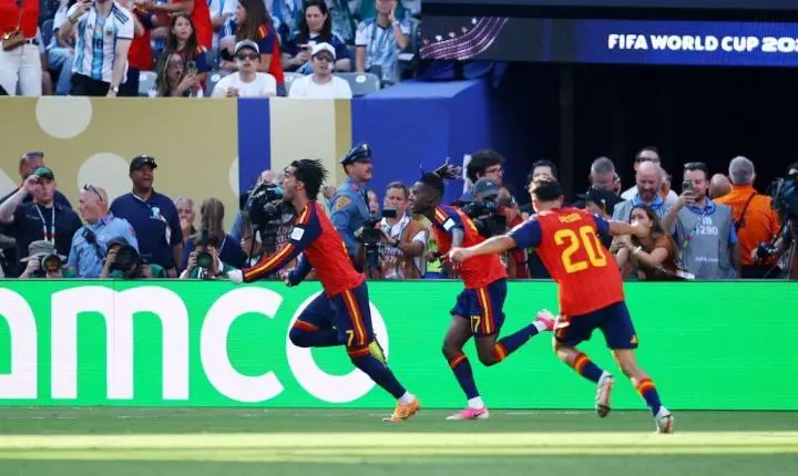 Espanha vence a Argentina e conquista o bicampeonato mundial  Seleção espanhola derrota os