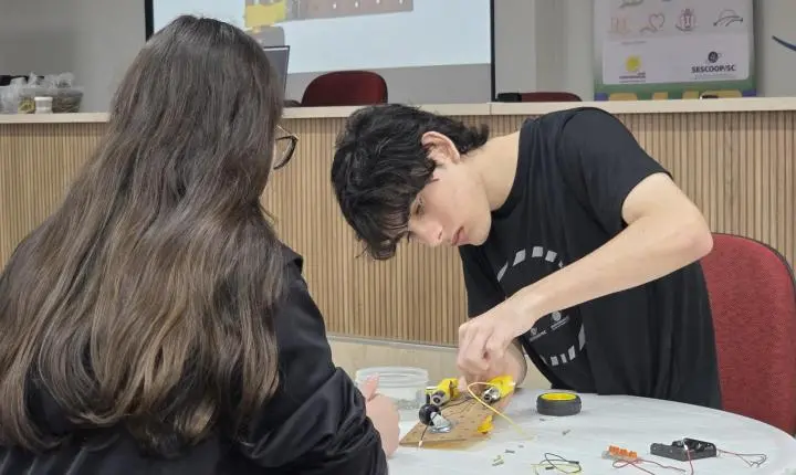 Jovens Cooperativistas transformam aprendizado em ação e constroem o futuro com robótica e cooperação