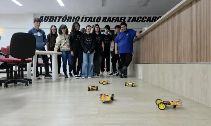 Jovens Cooperativistas transformam aprendizado em ação e constroem o futuro com robótica e cooperação