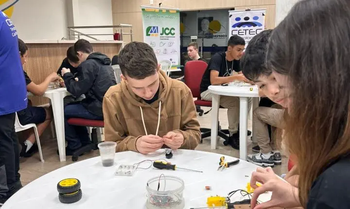 Jovens Cooperativistas transformam aprendizado em ação e constroem o futuro com robótica e cooperação