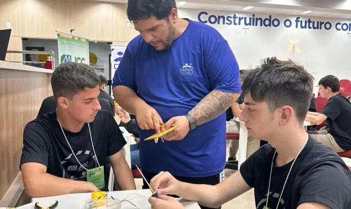 Jovens Cooperativistas transformam aprendizado em ação e constroem o futuro com robótica e cooperação