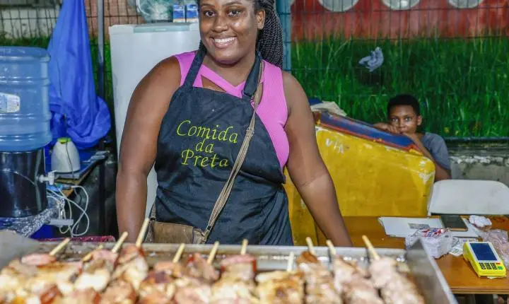 Mães ambulantes cobram pontos de apoio para crianças no carnaval