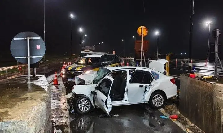 Mulheres morrem após adolescente colidir carro contra mureta em pedágio da BR-101