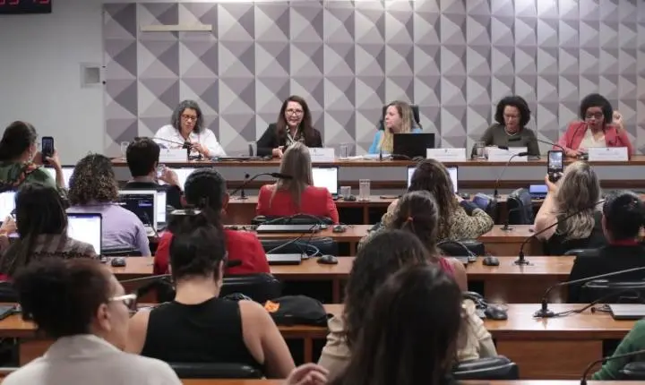 Mulheres pedem aprovação imediata do projeto que torna a misoginia crime